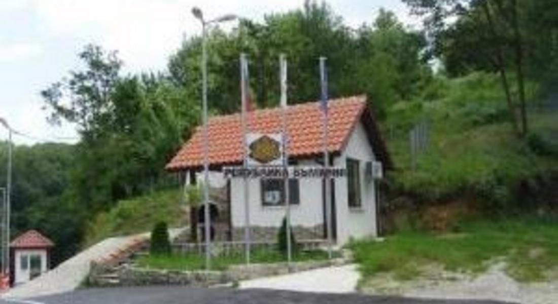 Задържаха 11 лица и 3 МПС на границата, обявени за издирване