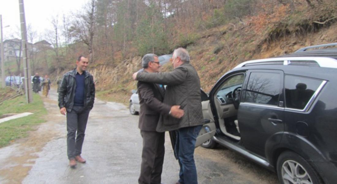   Кметът Николай Мелемов уважи днес празника на село Требище