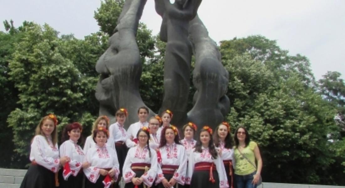 Хороигралците от "Родопски кристал" тропаха хора благотворително 