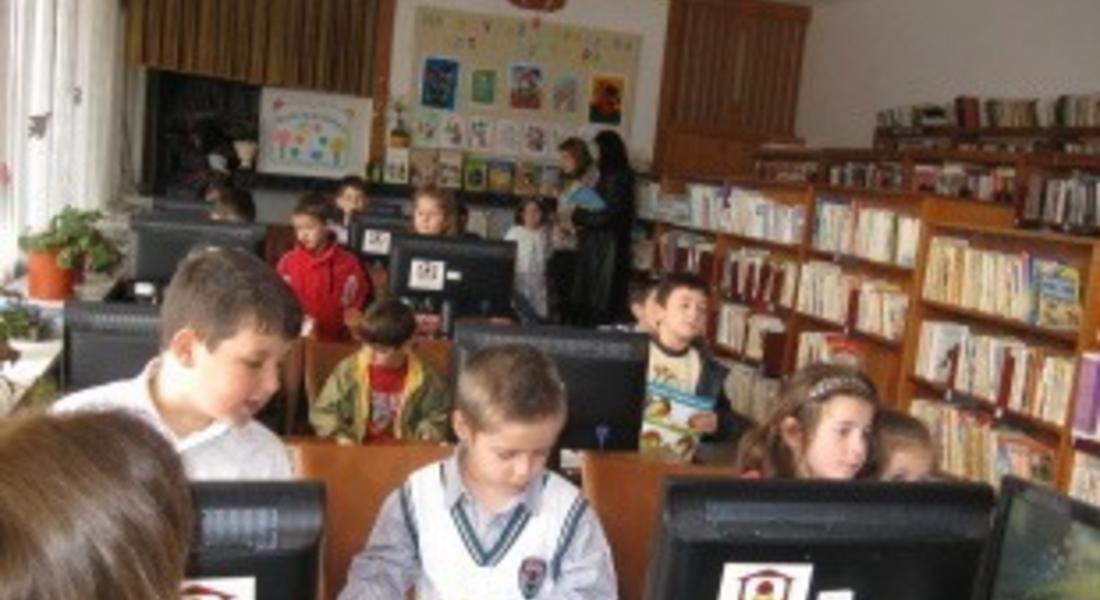Коледна изложба откриват в регионалната библиотека в Смолян 