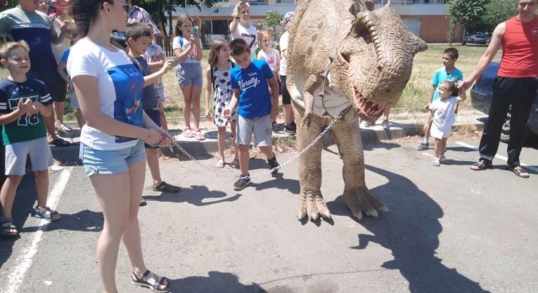 Първото по рода си Динозавърско шоу за деца гостува в Смолян