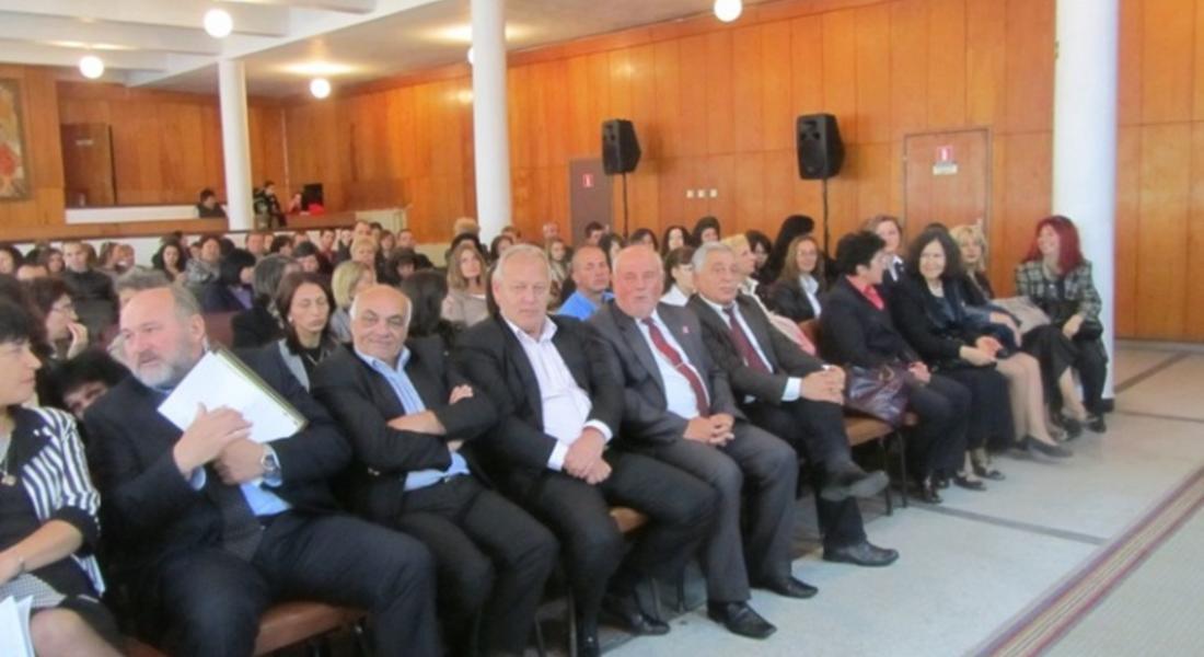 Кметът Мелемов поздрави студентите и преподавателите във Филиала на ПУ при откриването на новата академична година