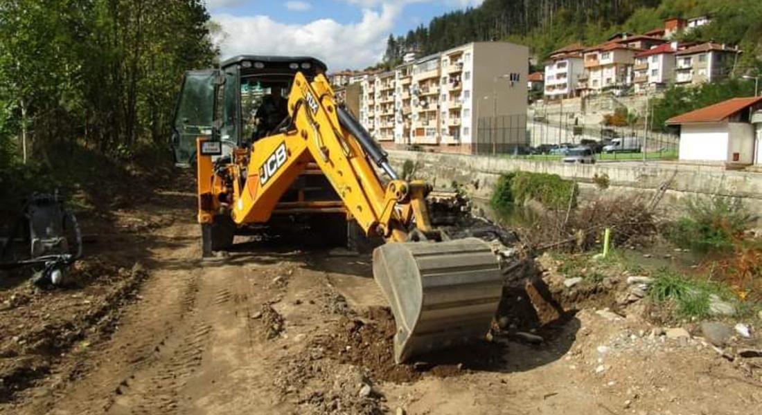 Дадоха старт на изграждането на подпорна стена в кв.Устово