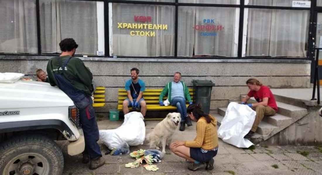 Доброволци почистиха село Полковник Серафимово