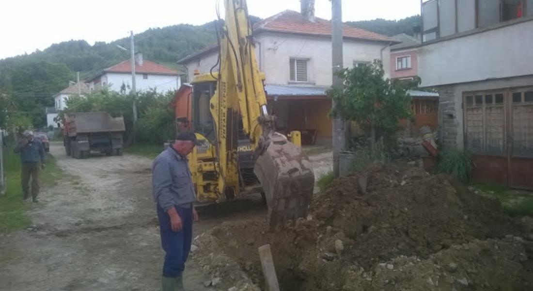 Ремонтират улици и ВиК мрежата в доспатското село Бръщен