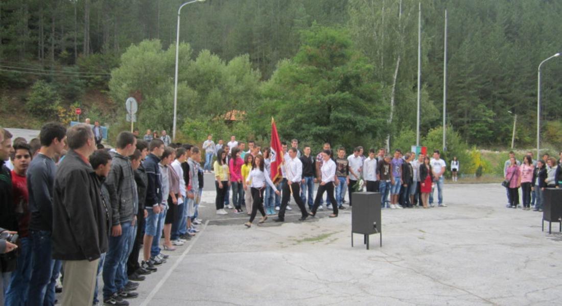 С инвестиция за близо милион започна новата учебна година в Мадан