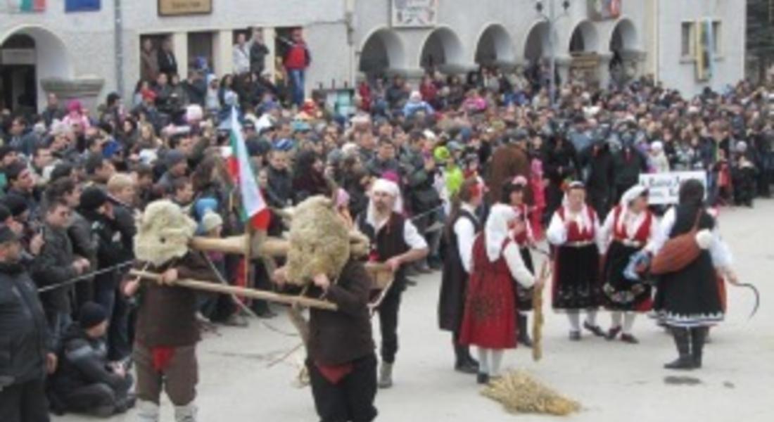 Откриват изложба от кукерски маски в Широка лъка