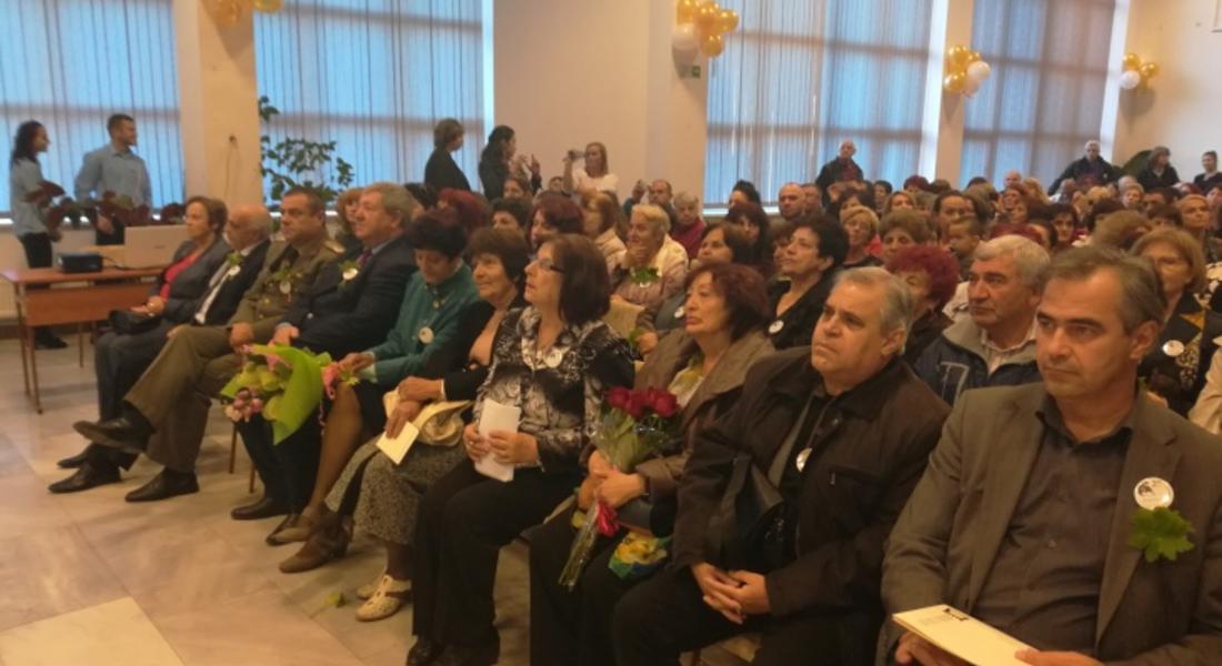 С тържествен концерт Средно училище „Отец Паисий” отбеляза 35 години от създаването си /СНИМКИ/