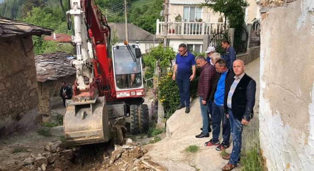 С ПЪРВА КОПКА СТАРТИРА РЕМОНТЪТ НА 2 УЛИЦИ В с.БЪРЧЕВО