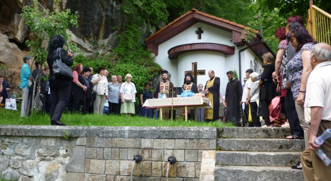  И в Долно Райково се помолиха на Св. Йоан Кръстител