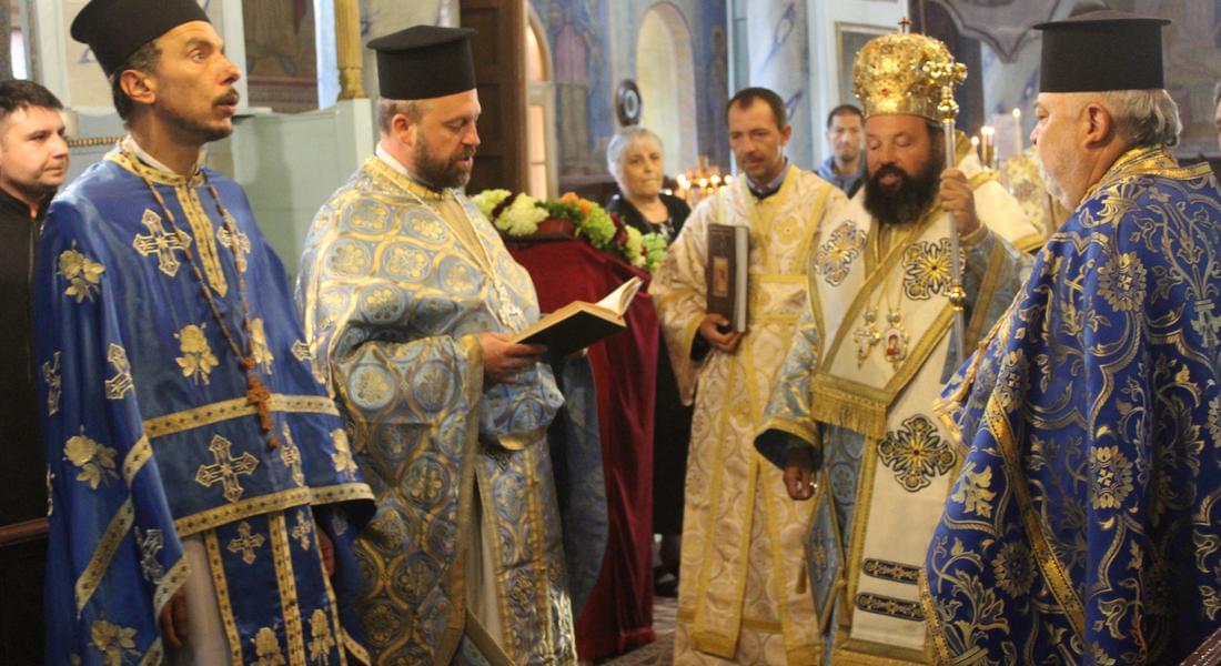 Архиерейска св. Литургия в храм „Успение Богородично” – Смолян, кв. Устово, възглави Негово Преосвещенство Смоленски епископ Висарион 