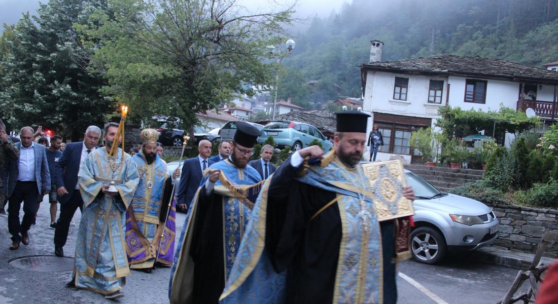 Архиерейска вечерня и Опело на Божията майка в църквата „Успение на Пресвета Богородица” в смолянското село Широка лъка