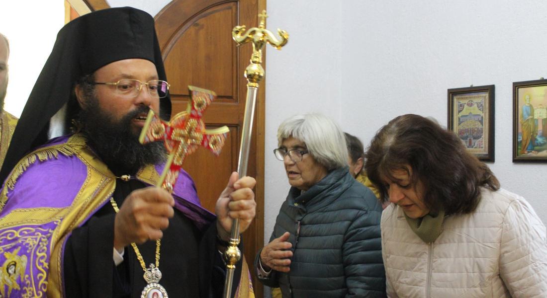 Петковден - Архиерейска света Литургия отслужи епископ Висарион в параклис „Св.пр. Петка” в смолянския квартал Устово