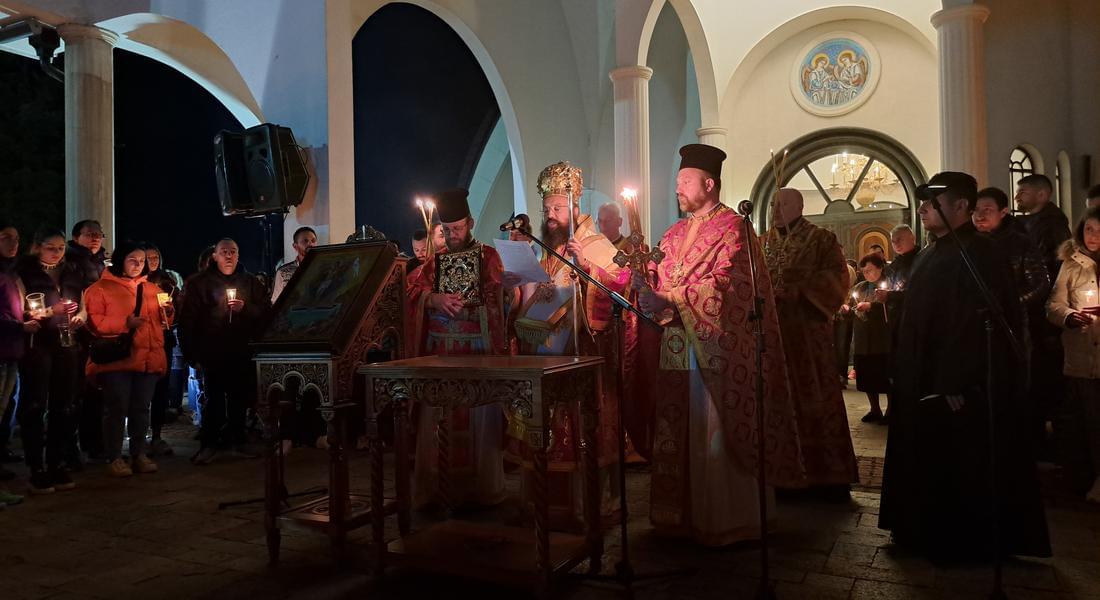 Епископ Висарион възглави празничното Пасхално богослужение в храм „Св. Висарион Смоленски” 