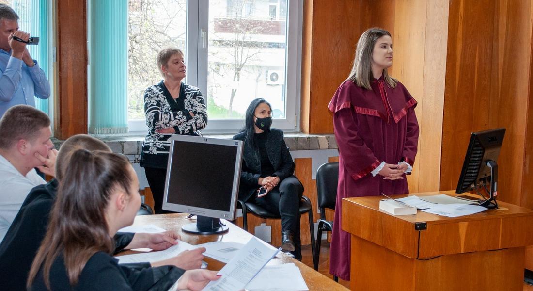 Десетокласници от СУ „Св.Св. Кирил и Методий“ участваха в симулативен съдебен процес