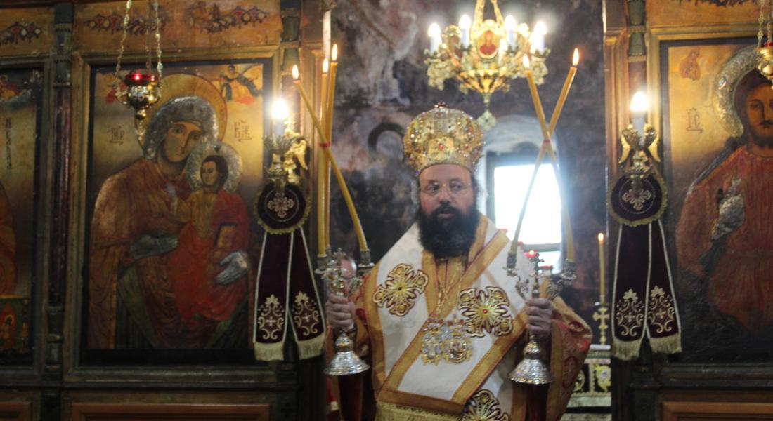 На Томина неделя епископ Висарион възглави архиерейска св. Литургия в храм”Св. вмчца Неделя”- кв. Райково