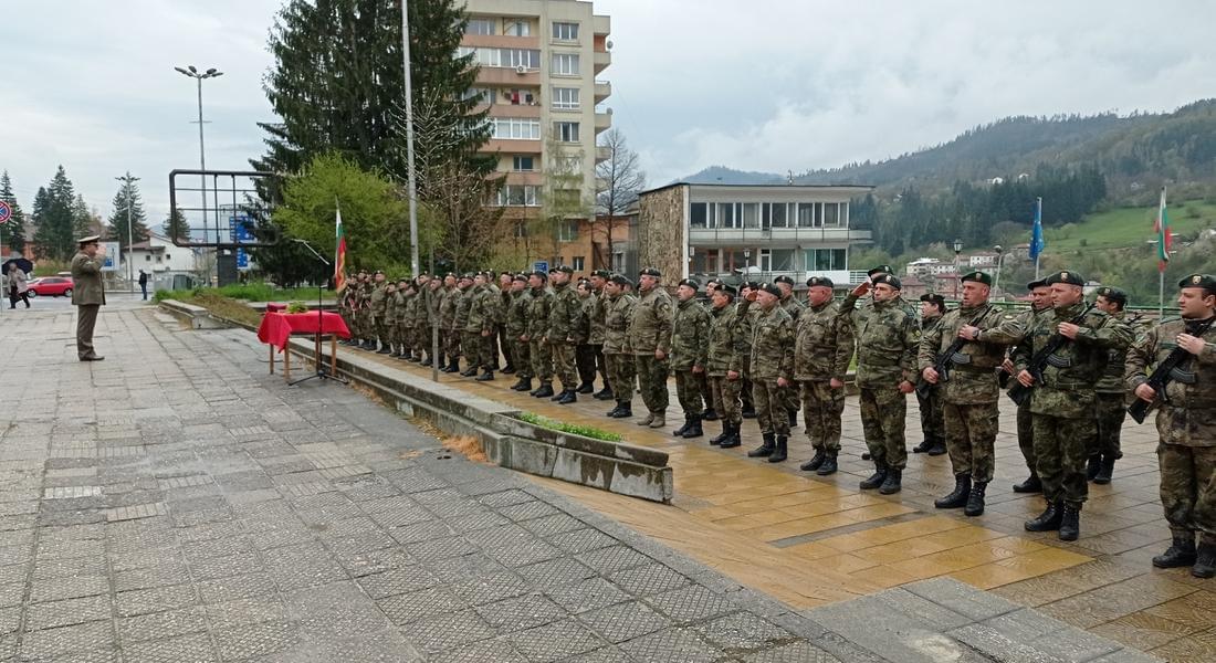 В навечерието на 6 май 101-ви алпийски полк отбеляза Деня на храбростта и празник на Българската армия	