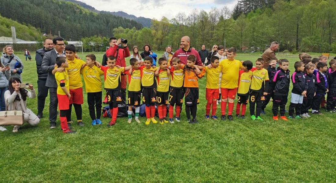 Четири отбора взеха участие в детския футболен турнир посветен на Гергьовден в Девин