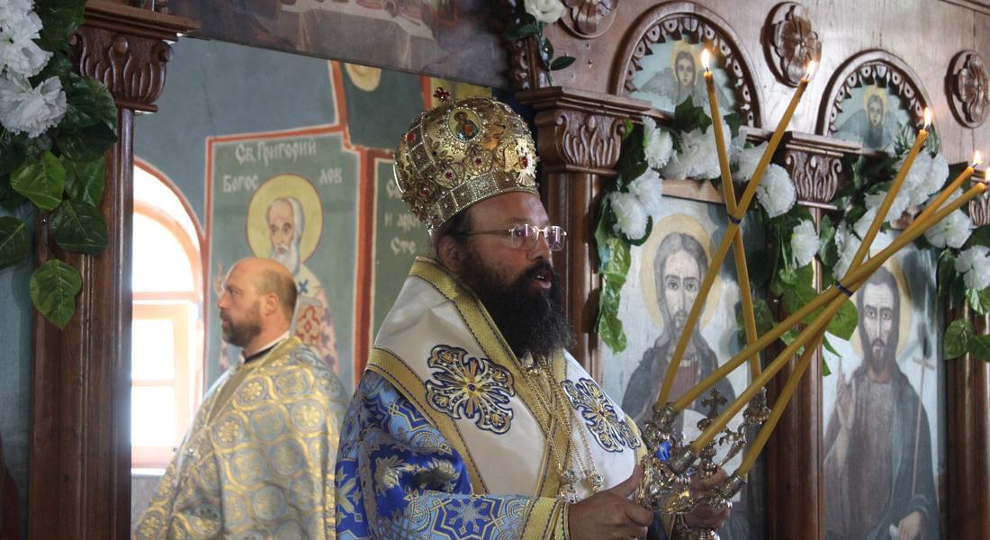 Поклонници от Смолян участваха  в архиерейската св. Литургия в Калоферския мъжки манастир „ Св.Рождество Богородично”