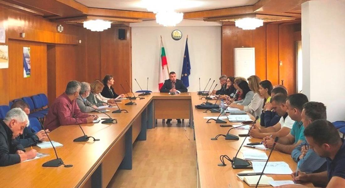 Областният управител Захари Сираков проведе среща във връзка с изпълнението на „Интегриран воден проект на агломерация Смолян“
