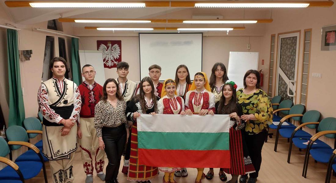 Ученици от СУ "Отец Паисий" в Мадан участваха в проект "Разчупване на хляба в Полша"