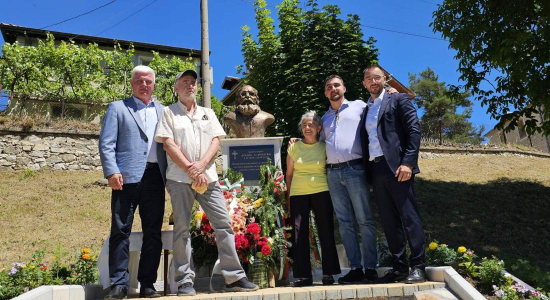 Официално бе открит бюст-паметник на отец Атанас Аролски в село Хвойна