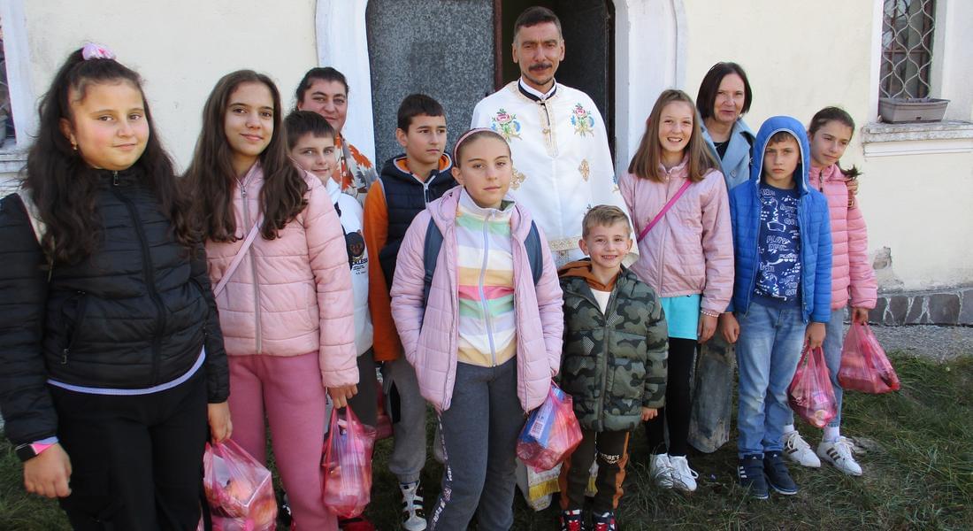 В деня на покровителя и закрилника на българския народ Св. Йоан Рилски отец Васил благослови децата