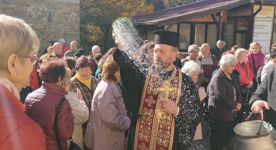 С Божествена св. Литургия и водосвет в Смолян бе почетена паметта на Свети мчк Мина 