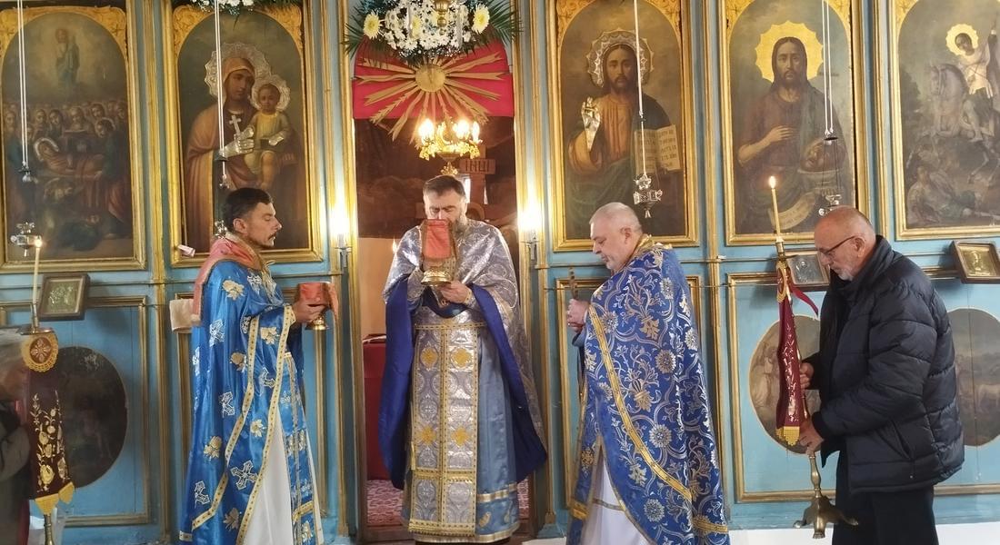 Храм  „Въведение Богородично”в с. Полковник Серафимово  чества своя празник 