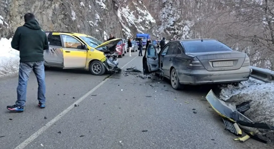 Трима са пострадали при катастрофа на пътя Смолян - Пловдив