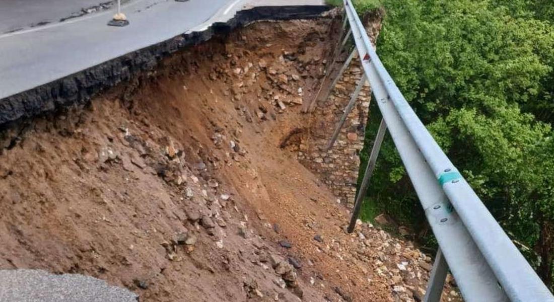 Възстановяват движението за всички превозни средства по пътя Михалково-Кричим