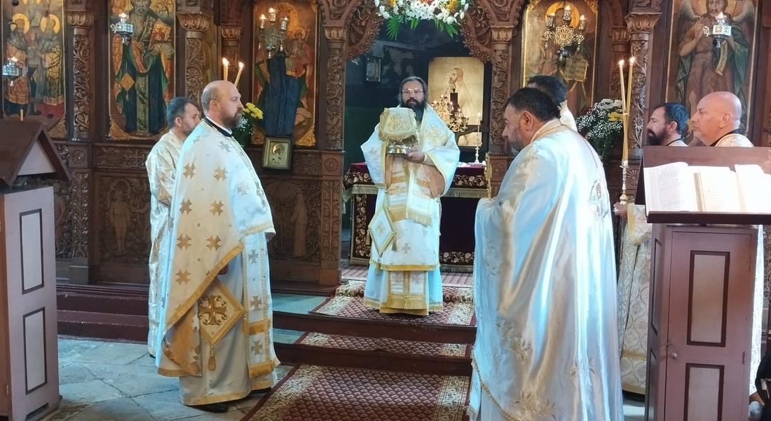 Смолянският епископ Висарион възглави архиерейска св. Литургия на  Преображение Господне в храм „Св. Николай Чудотворец”- кв. Устово
