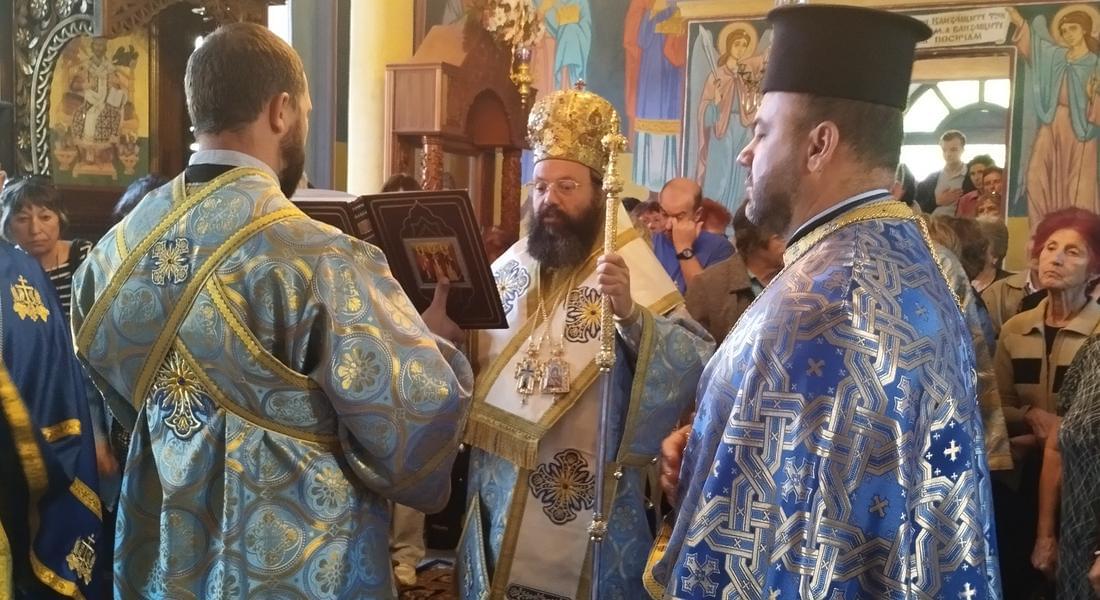 Поклонници от Смолян участваха в храмовия празник на Калоферския манастир „Св. Рождество Богородично”