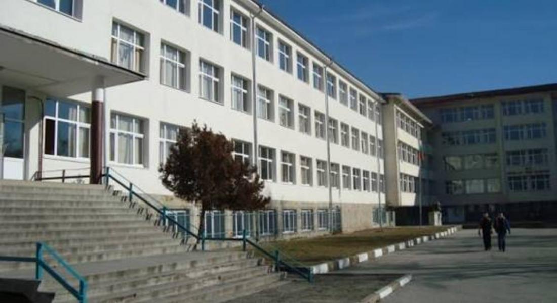 Над 8 000 лв. от инициативата „Без цветя с добро“ в ОУ „Проф. д-р Асен Златаров“ гр. Смолян
