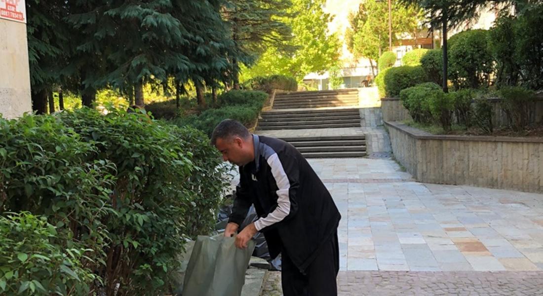 Областният управител Захари Сираков и екипът му се включиха в доброволческата инициатива „Да изчистим България заедно“