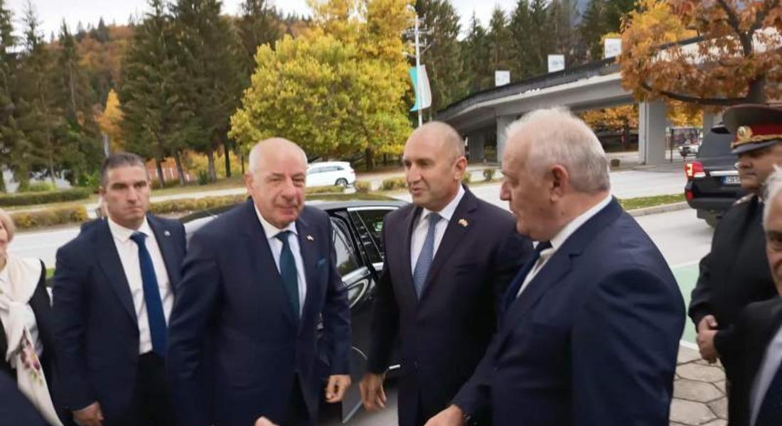 Днес на официално посещение в Смолян бяха президентът Румен Радев и неговият унгарски колега Тамаш Шуйок