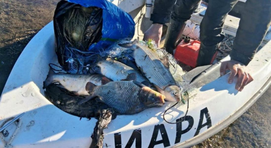 Екипи на ИАРА - Смолян иззеха незаконни мрежи от язовир Доспат