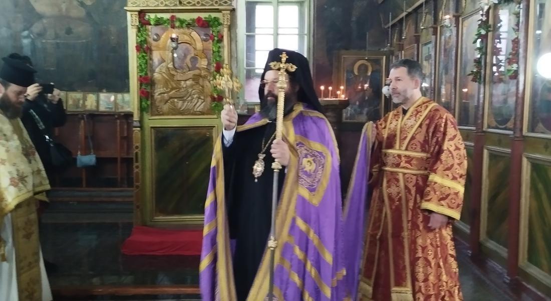 Смолянският епископ Висарион възглави архиерейска св. Литургия в храм „Св.вмчк Теодор Стратилат” – кв. Райково