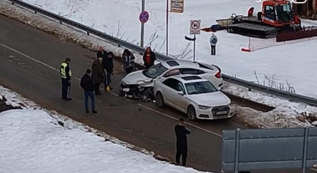 Челен сблъсък край бившата автогара в Пампорово, двамата пострадали са в стабилно състояние