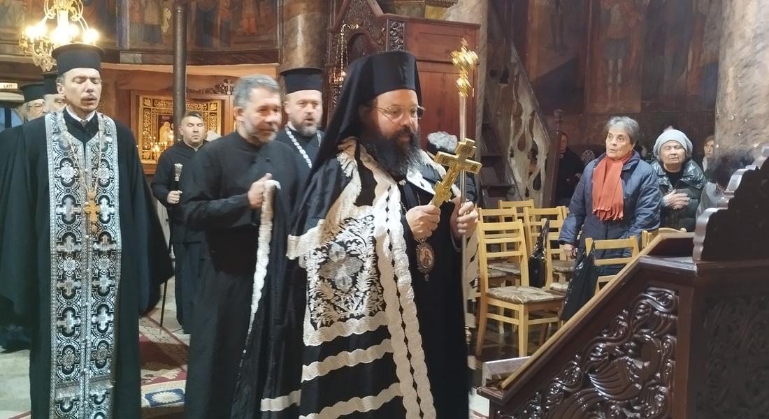 Велико повечерие с втората част от канона на свети Андрей  Критски бе отслужено в храм „Св. вмчца Неделя”в кв. Райково