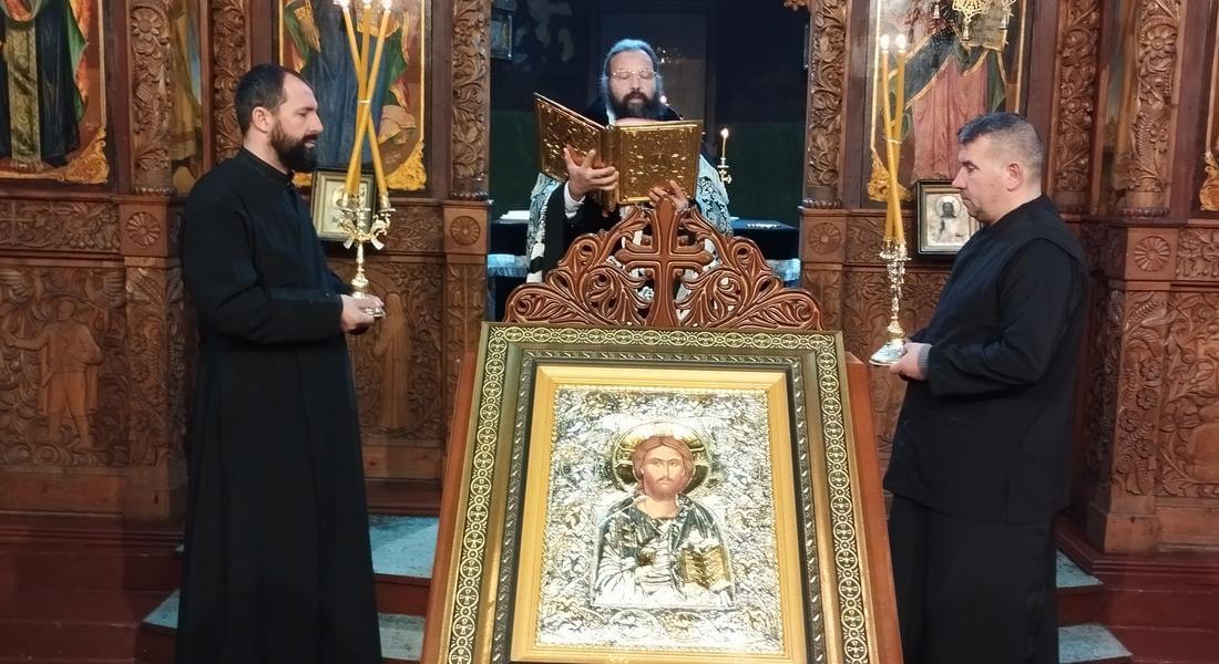 Велико повечерие с четвъртата част от канона на св. Андрей Критски бе отслужено в храм „Св. Николай Чудотворец”в кв. Устово