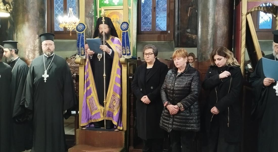 Малко повечерие с Богородичен акатист, първа статия бе отслужено в храм „Успение Богородично”в гр.Чепеларе