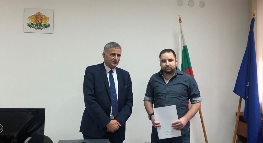 Областният управител връчи печата на председателя на РИК-Смолян 