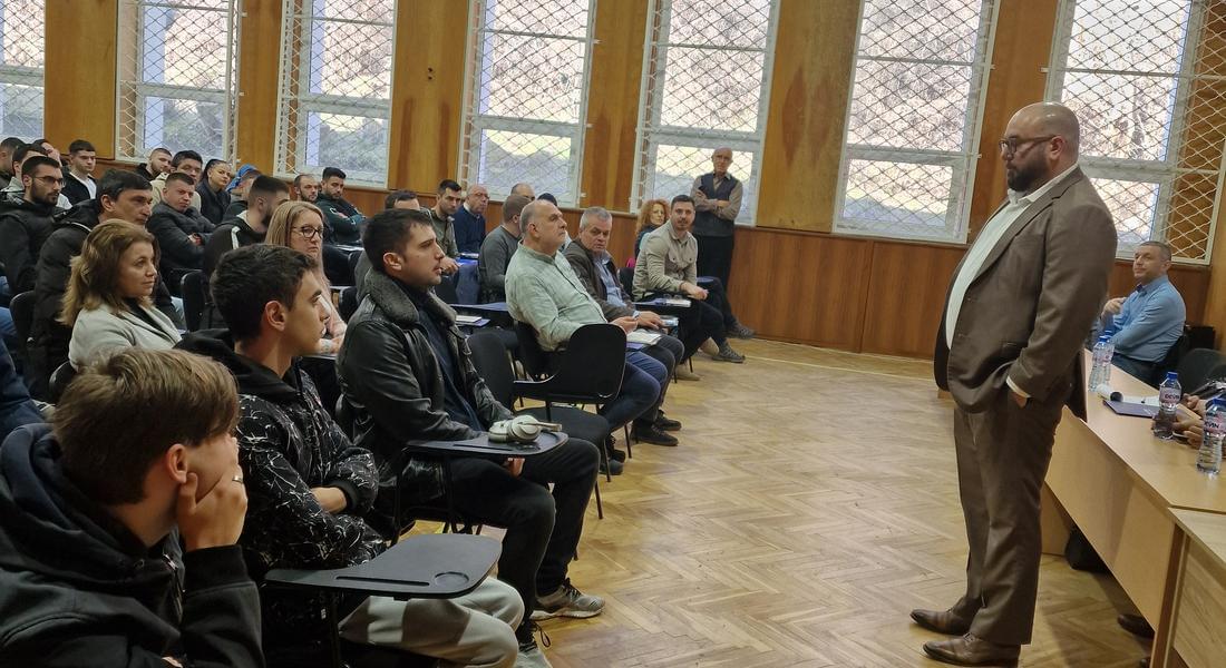 Студенти от ФТФ на ПУ се срещнаха с експерти от ядрената енергетика