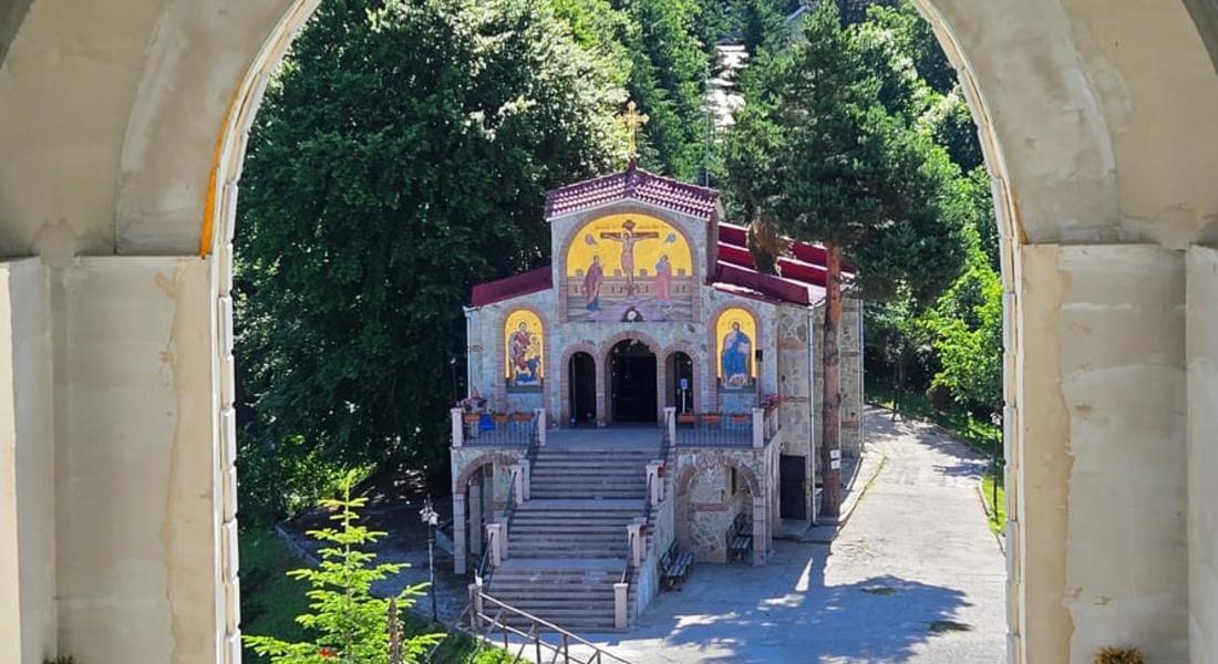 Предстоящо архиерейско богослужение  в манастира „Св. Троица” – Кръстова гора