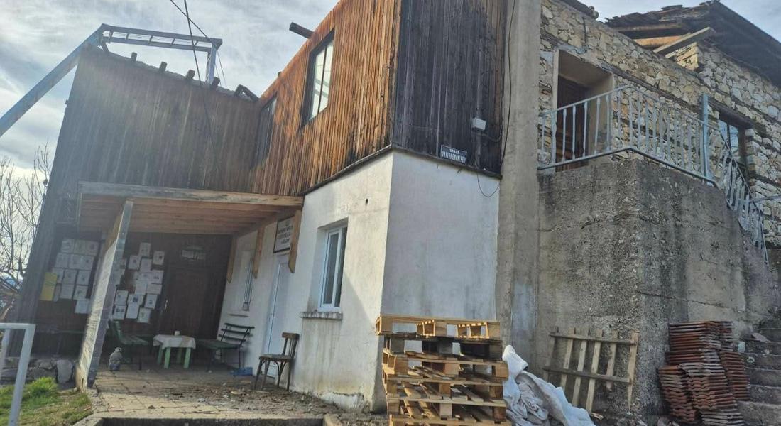 Започна ремонтът на покрива на читалището в село Беден