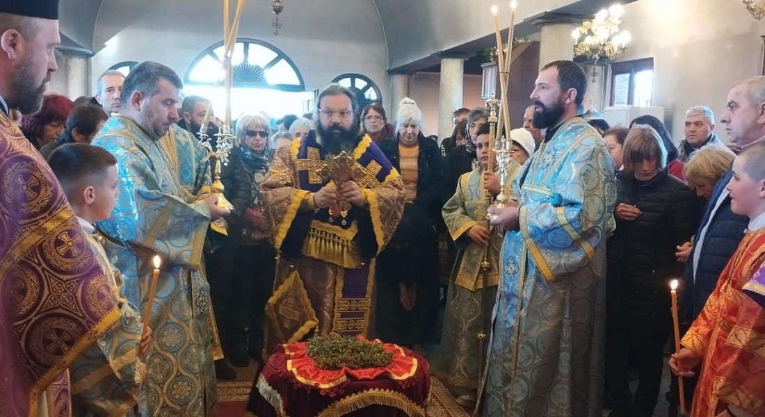 Смолянският епископ Висарион възглави архиерейска  св. Литургия  в манастира „Света Троица”- Кръстова гора