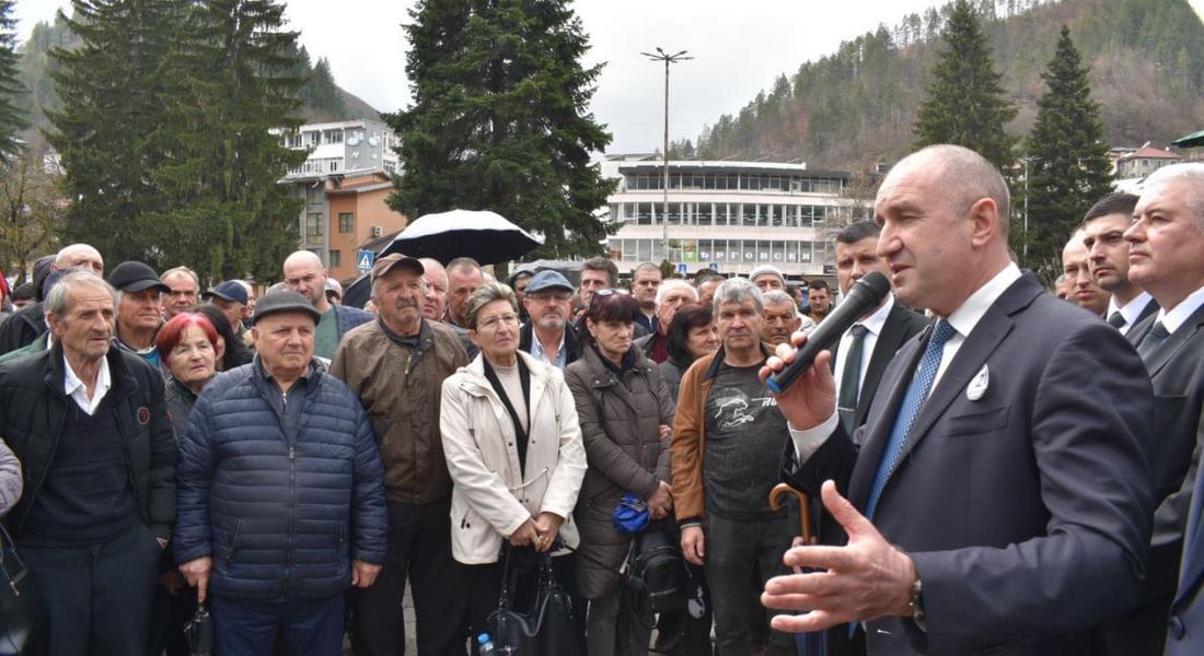 Лидерът на „Прогресивна България“ Румен Радев се срещна с жители на община Мадан