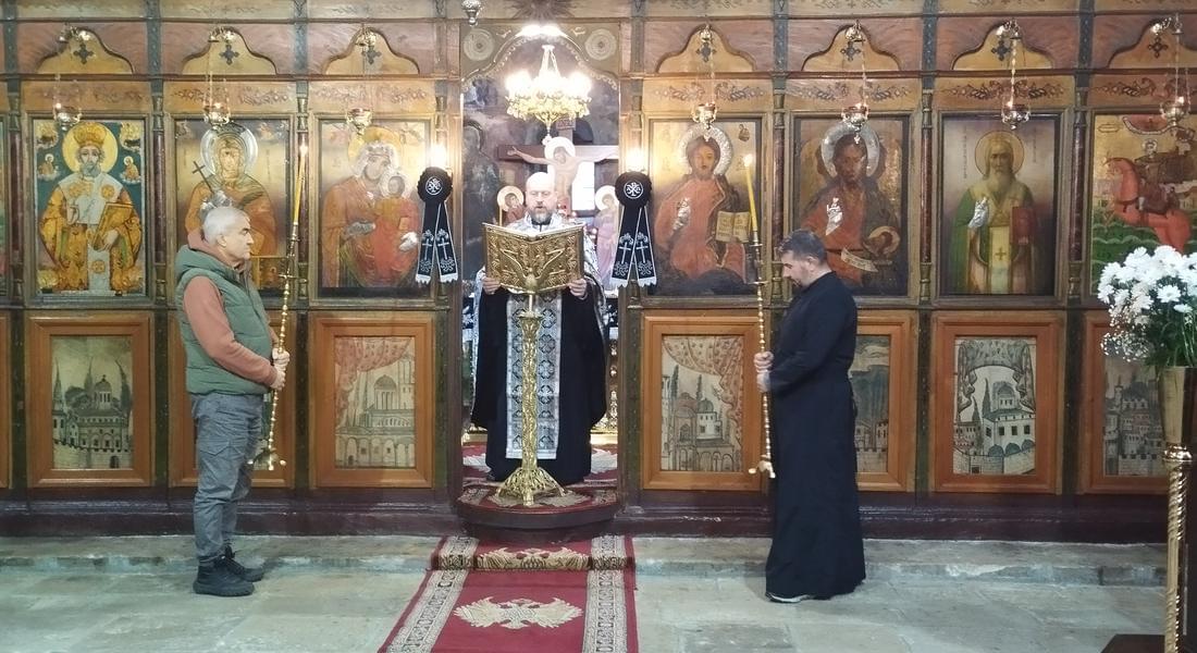 Втората част на богослужението Последование на Жениха бе отслужено в храм „Св.вмчца Неделя” в смолянския квартал Райково