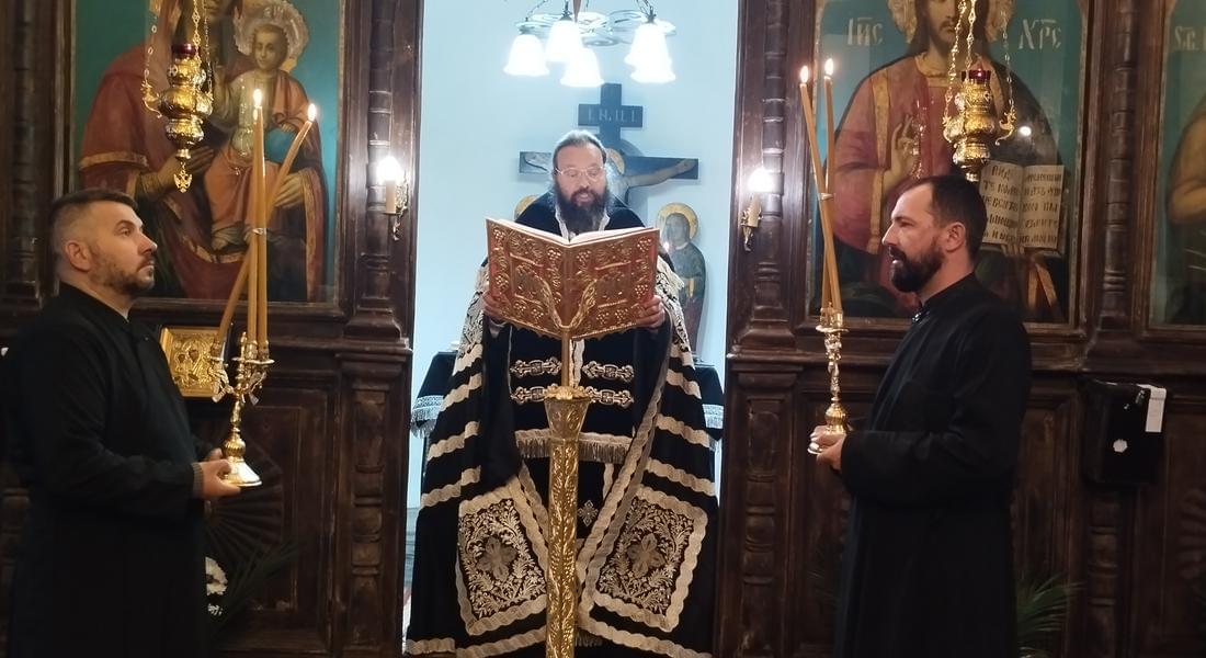 Велики Четвъртък – Смолянският епископ Висарион възглави чина на  Дванадесетте евангелия в храм „Св. Дух”в Смолян